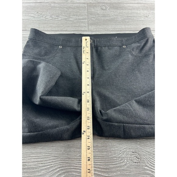 Chico's Women's 3 Short Gray Rayon Blend Straight Leg Pants Stretch - Picture 8 of 9
